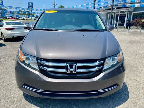 Used 2017 Honda Odyssey SE image 2