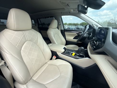 Used 2023 Toyota Highlander Platinum image 27
