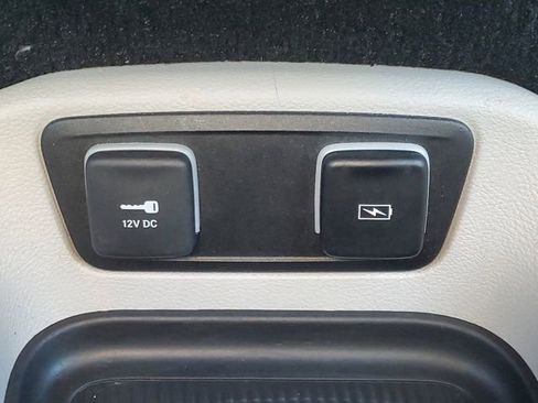 Used 2021 Chrysler Pacifica Touring-L w/ Uconnect Theater Family Group image 30