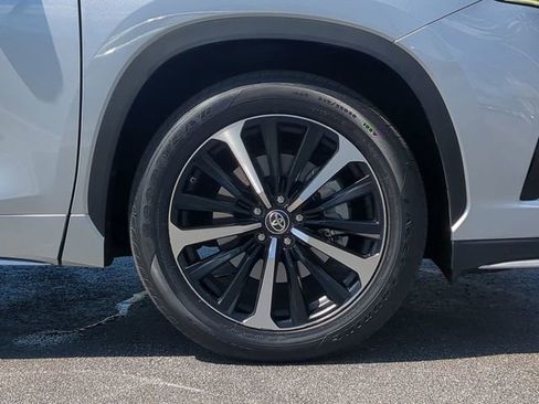 Used 2022 Toyota Highlander XSE image 11