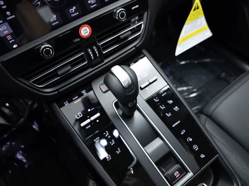 Certified 2026 Porsche Macan Turbo AWD/4WD image 27