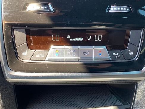 Used 2020 BMW X7 M50i image 44