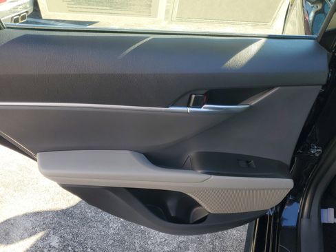 Used 2023 Toyota Camry SE image 14