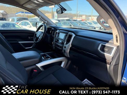 Used 2019 Nissan Titan SV w/ SV Convenience Package AWD/4WD image 21
