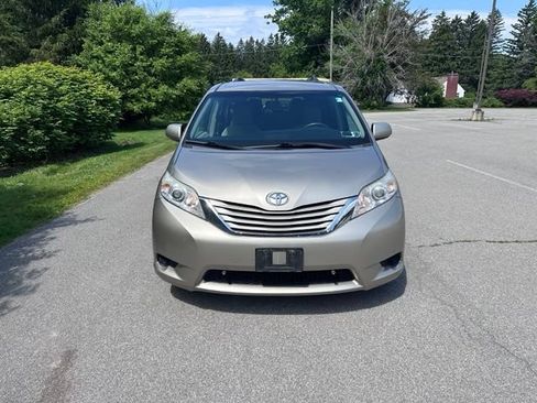 Used 2017 Toyota Sienna LE FWD image 8