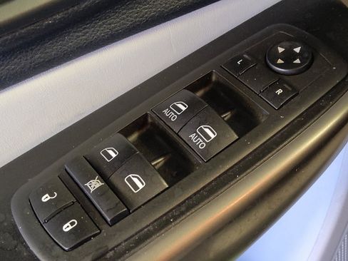 Used 2020 Jeep Cherokee Latitude Plus image 27