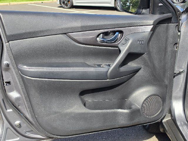 Used 2020 Nissan Rogue SV w/ Premium Package AWD/4WD image 19