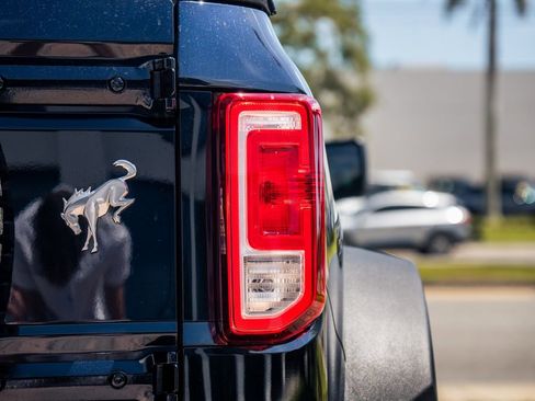 Used 2021 Ford Bronco Big Bend w/ Sasquatch Package AWD/4WD image 12