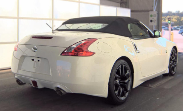 Used 2016 Nissan 370Z Roadster RWD image 10