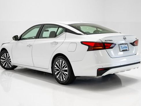 Used 2024 Nissan Altima 2.5 SV FWD image 28