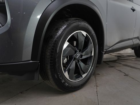 Used 2024 Nissan Rogue SV w/ SV Premium Package image 24