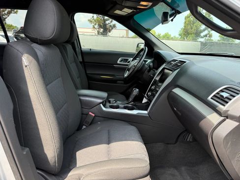 Used 2015 Ford Explorer XLT w/ Equipment Group 201A AWD/4WD image 18