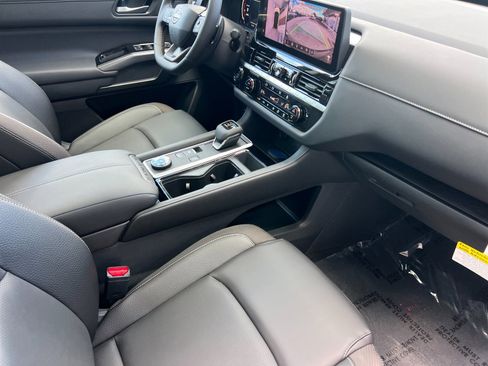 New 2026 Nissan Pathfinder SL image 16