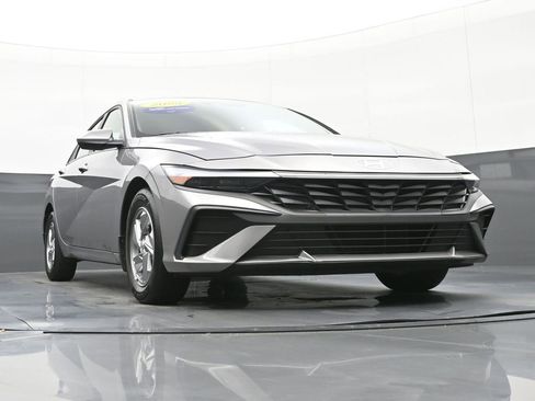 Certified 2025 Hyundai Elantra SE image 47