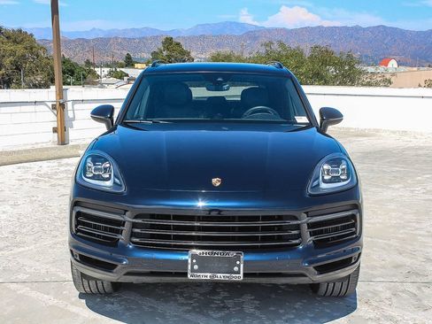 Used 2019 Porsche Cayenne S w/ Premium Package AWD/4WD image 2