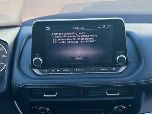 Used 2023 Nissan Rogue SV w/ SV Premium B Package image 39