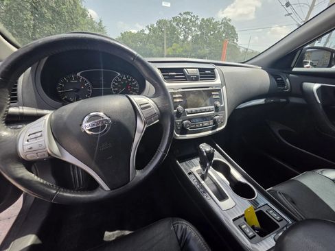 Used 2017 Nissan Altima 2.5 SL w/ Moonroof Package FWD image 9
