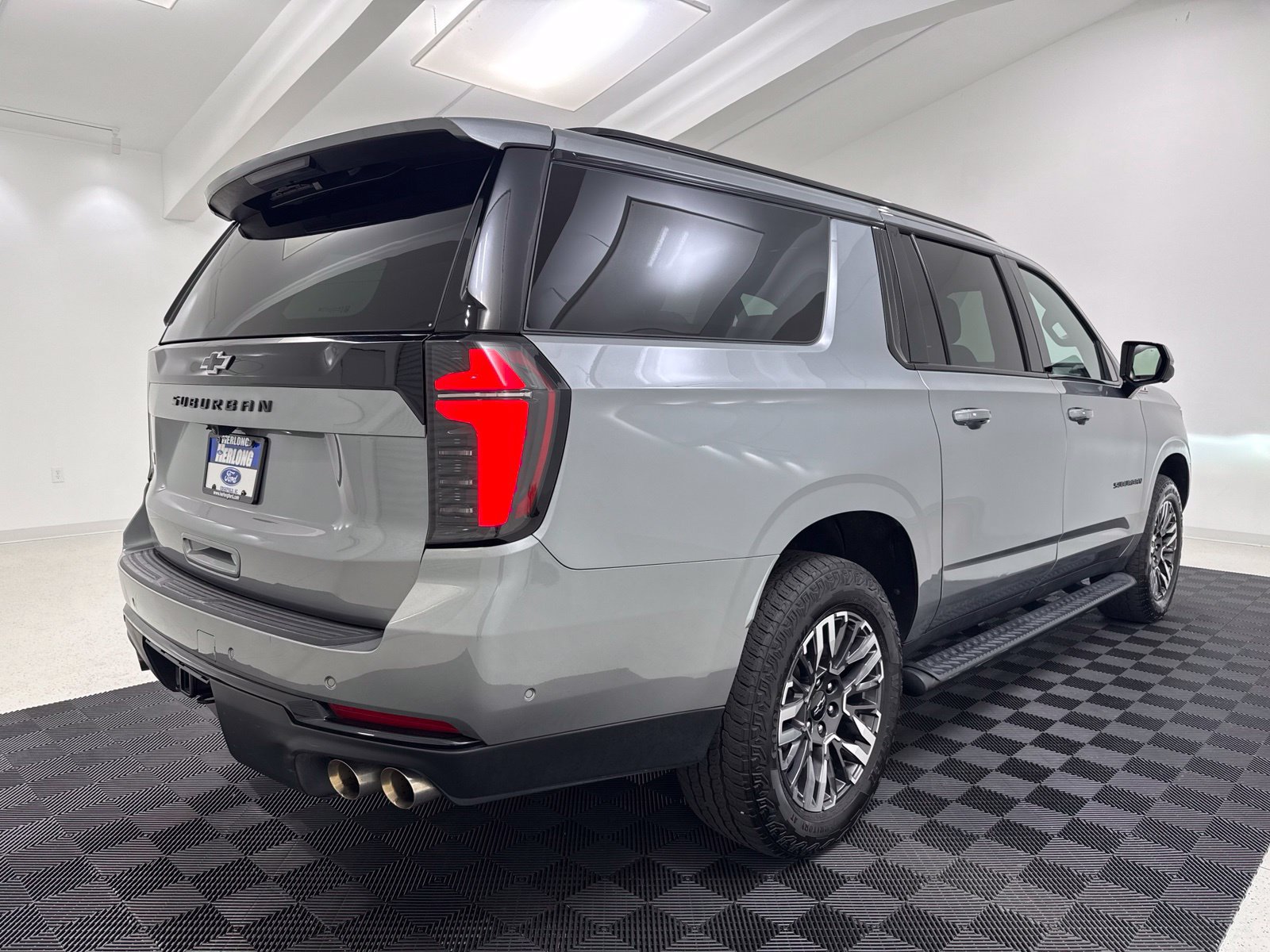 Used 2025 Chevrolet Suburban Z71 AWD/4WD image 6