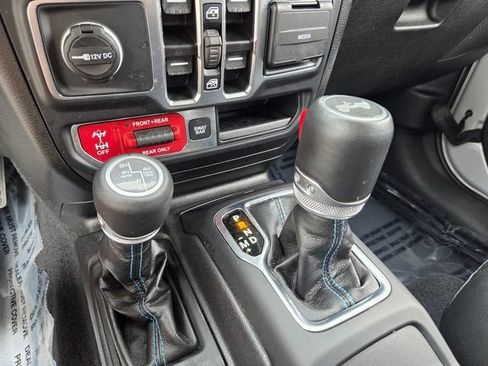 Used 2023 Jeep Wrangler Unlimited Rubicon 4xe w/ Cold Weather Group AWD/4WD image 25