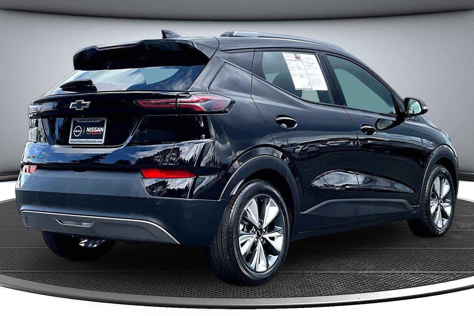 Used 2023 Chevrolet Bolt EUV LT w/ Convenience Package FWD image 7
