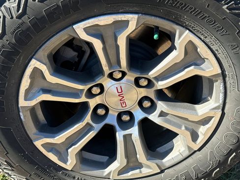 Used 2025 GMC Sierra 1500 SLE w/ X31 Off-Road Package AWD/4WD image 3