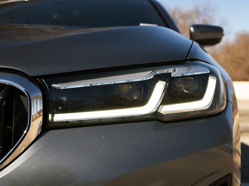 Used 2022 BMW 530i xDrive 530i xDrive w/ Premium Package image 11