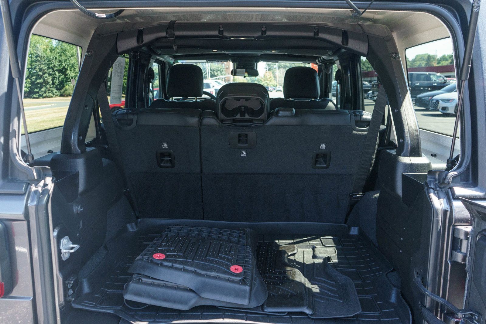 Used 2024 Jeep Wrangler Unlimited Rubicon w/ Safety Group AWD/4WD image 9
