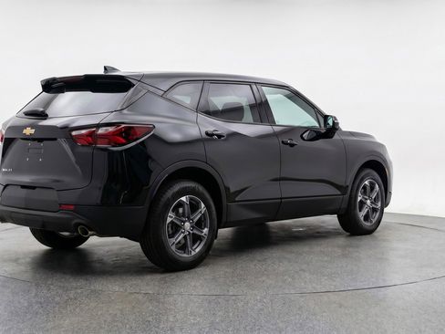 Used 2025 Chevrolet Blazer LT FWD image 9