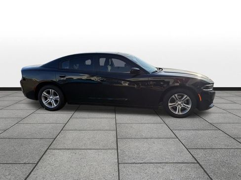 Used 2018 Dodge Charger SXT image 4