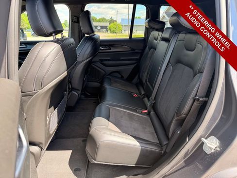 Used 2024 Jeep Grand Cherokee Altitude AWD/4WD image 17
