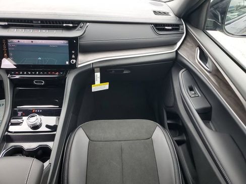 New 2026 Jeep Grand Cherokee Altitude image 19