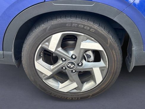 Used 2023 Hyundai Venue Limited FWD image 5