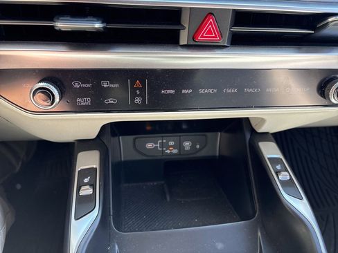 Certified 2025 Kia Sorento S w/ Panoramic Sunroof Package FWD image 18
