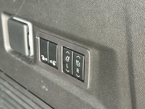 Used 2023 Chevrolet Tahoe Z71 w/ Luxury Package image 23