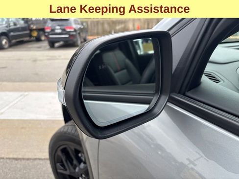 Used 2025 Chevrolet Traverse RS image 8