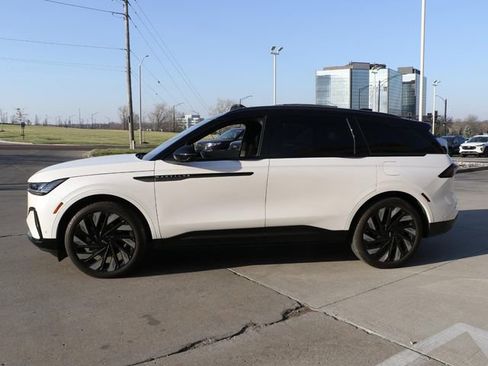 Used 2024 Lincoln Nautilus Reserve w/ Equipment Group 202A image 3