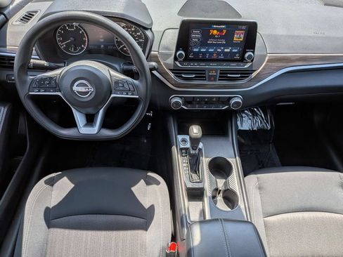 Used 2025 Nissan Altima 2.5 SV FWD image 24
