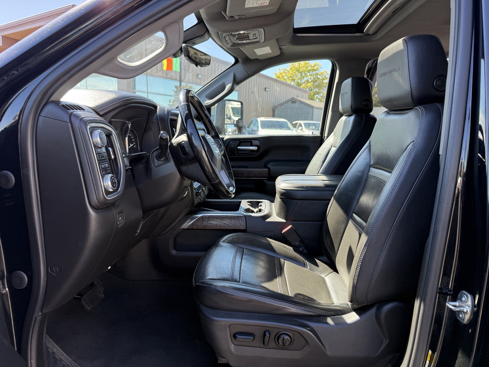 Used 2023 GMC Sierra 3500 Denali w/ Denali Ultimate Package AWD/4WD image 29