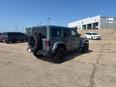 Used 2025 Jeep Wrangler Unlimited Sahara w/ Safety Group AWD/4WD image 5