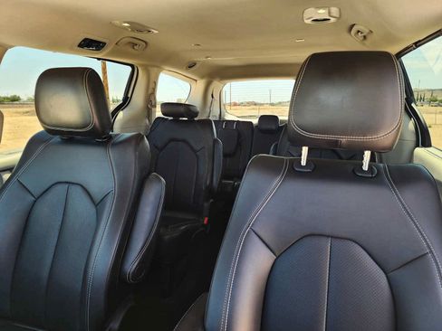 Used 2024 Chrysler Pacifica Touring-L FWD image 23
