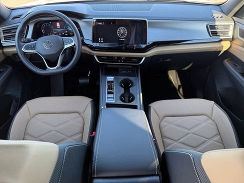 Used 2025 Volkswagen Atlas Cross Sport SE image 12