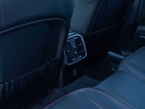 Certified 2022 Porsche Macan image 33