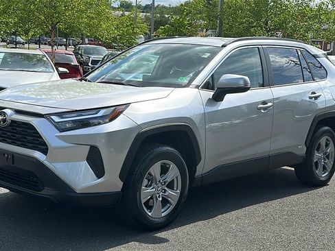 Used 2025 Toyota RAV4 XLE AWD/4WD image 2