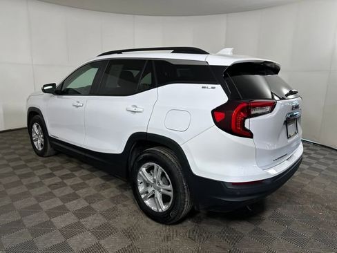 Used 2023 GMC Terrain SLE w/ Driver Convenience Package image 5