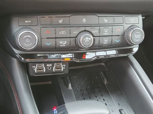 Used 2025 Dodge Durango R/T w/ Blacktop Package AWD/4WD image 31