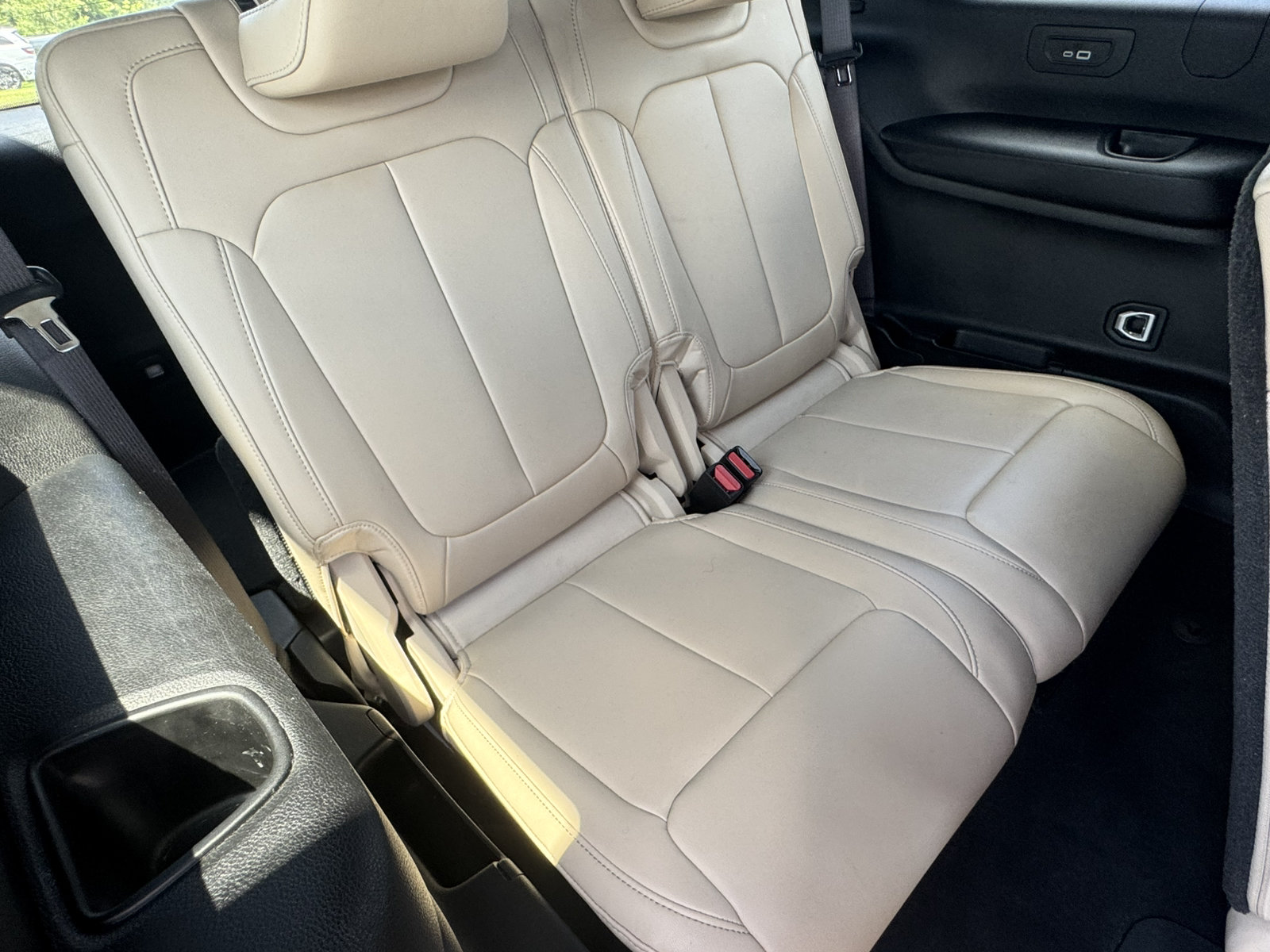 Used 2025 Jeep Grand Cherokee L Limited RWD image 19