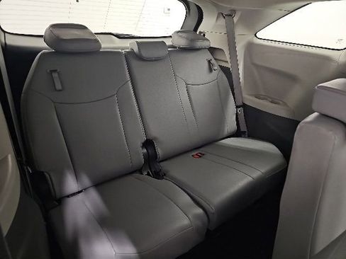 Used 2024 Toyota Sienna XLE FWD image 35