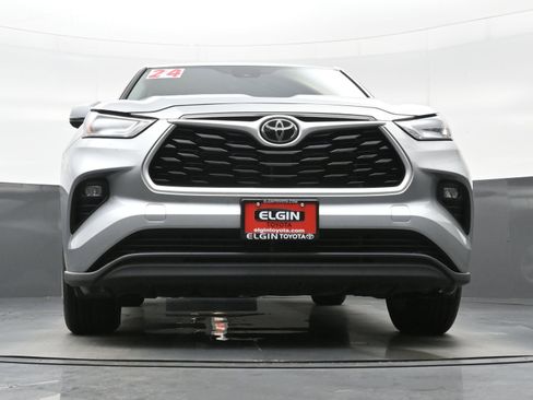 Used 2024 Toyota Highlander LE AWD/4WD image 27