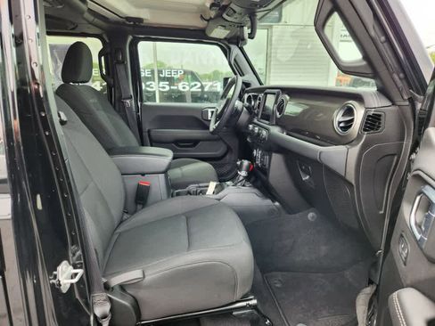 Used 2023 Jeep Wrangler Sahara image 17