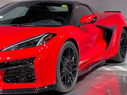Used 2024 Chevrolet Corvette Z06 RWD image 17